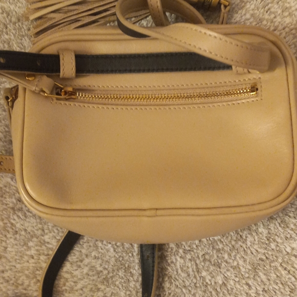 Saint laurent camera bag. Not one stain or any flaws at all . This is bran new - Picture 3 of 6
